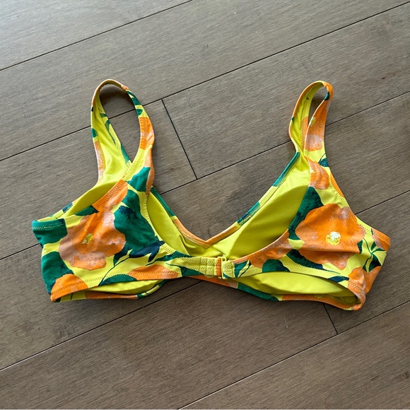 Aerie swim top NWOT

Comes from smoke and pet free home - Picture 2 of 2